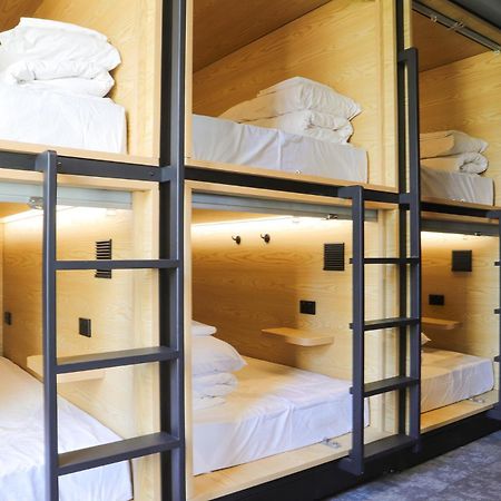 The Capsule Hotel Sidney Exterior foto