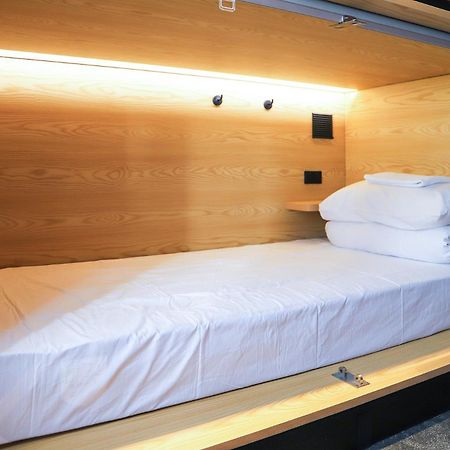 The Capsule Hotel Sidney Exterior foto