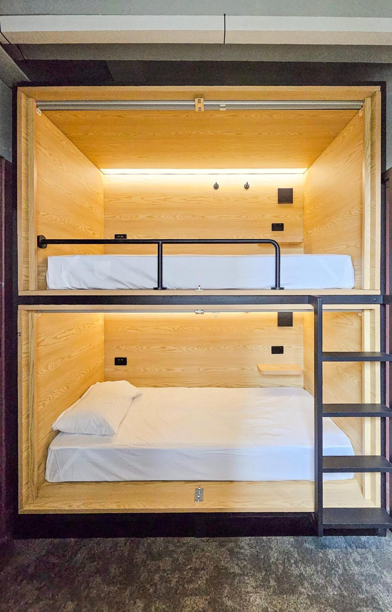 The Capsule Hotel Sidney Exterior foto